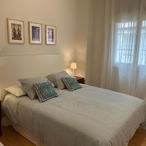 2 Bedroom Apartment By Guadalquivir River